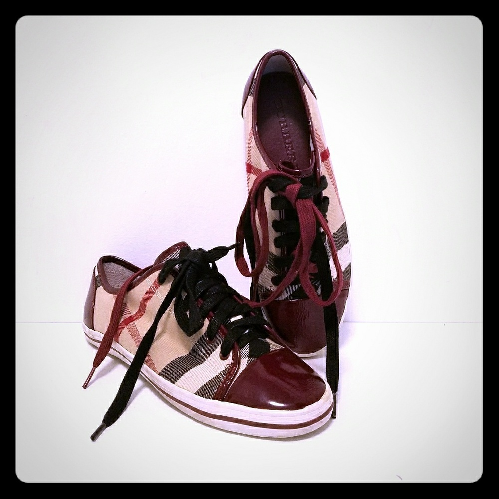 Burberry casual lace up sneaker